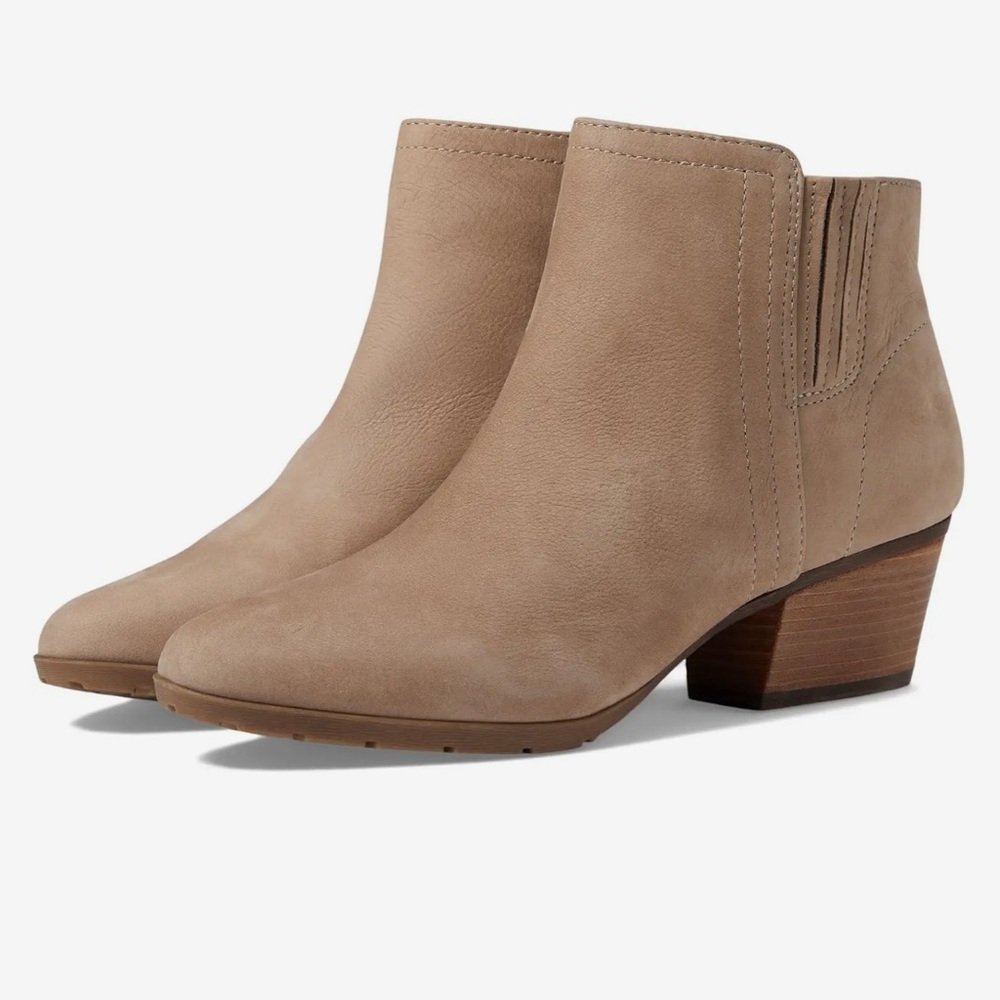 Waterproof taupe boots